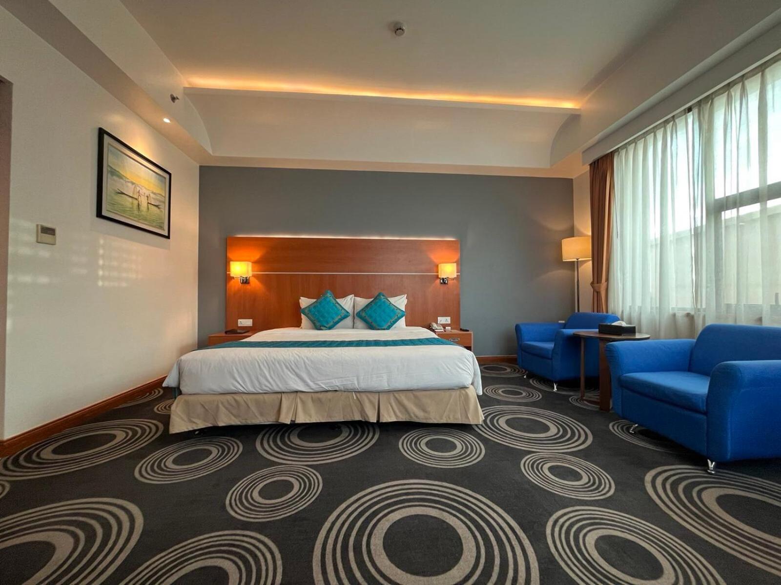 Ritz Grand Hotel Мандалей Екстериор снимка