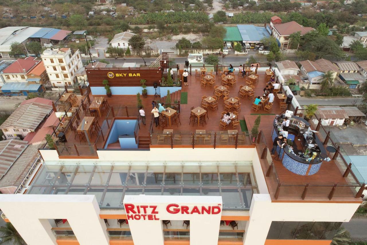 Ritz Grand Hotel Мандалей Екстериор снимка